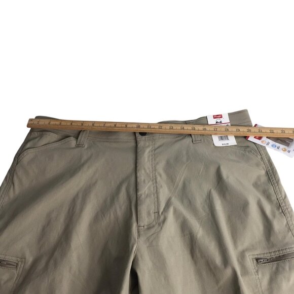 Wrangler Shorts Mens 40 Khaki Performance Zip Cargo 10 Inseam UPF 50 Wicking - Picture 13 of 16